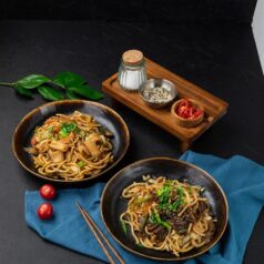 Жареная лапша с говядиной