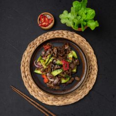 Куриные желудки с огурцом